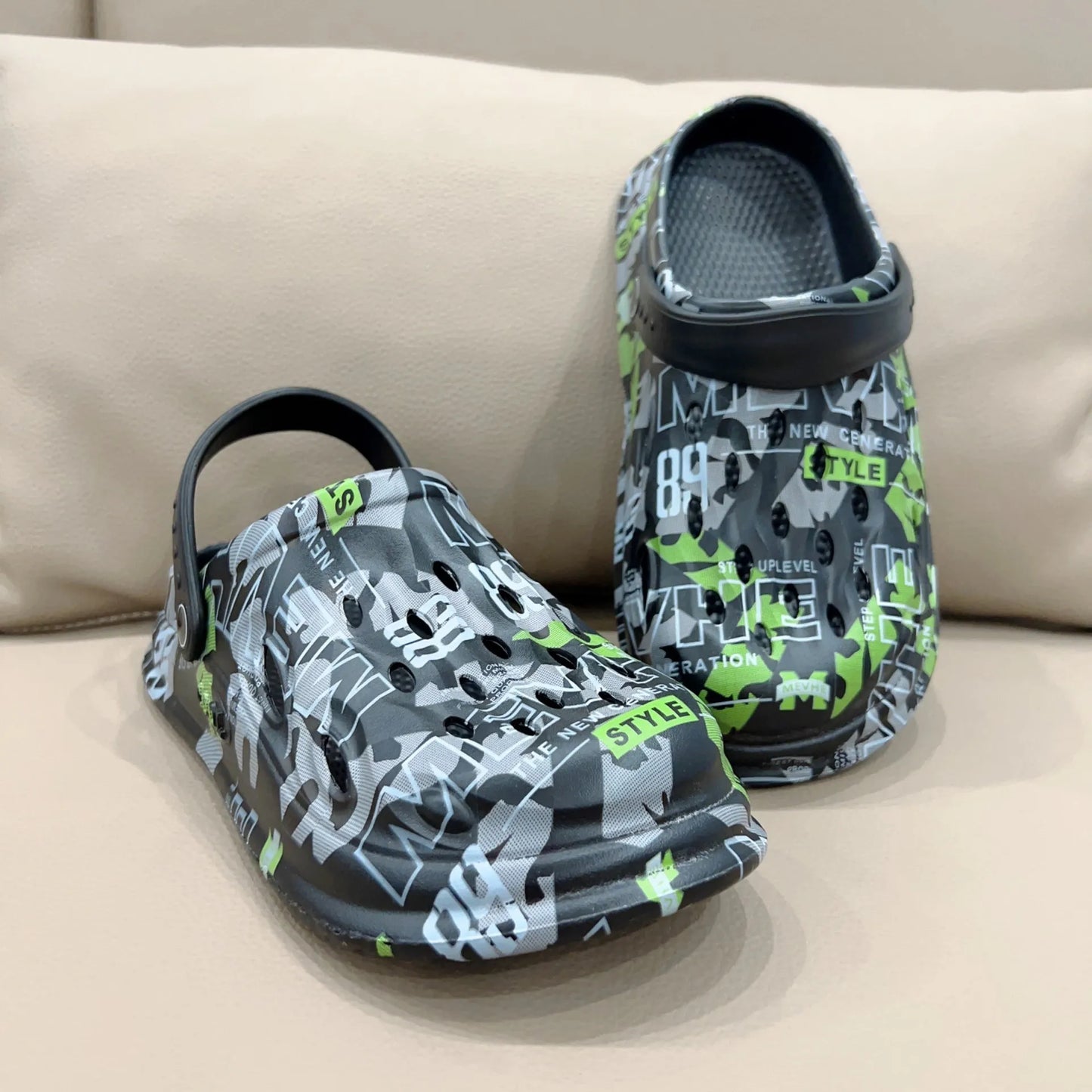 New Men's Slippers Summer Outdoor Thick Soles Non-slip Beach Shoes