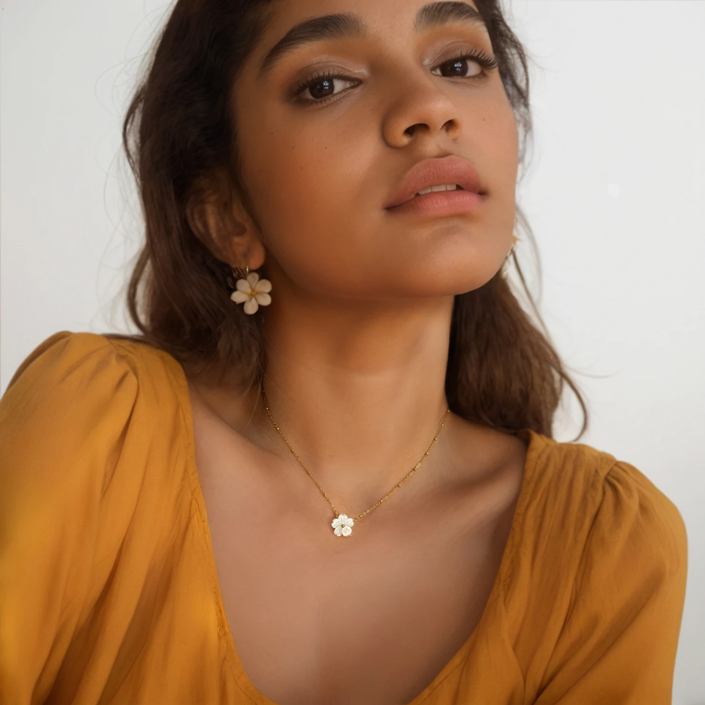 Elegant Flower Shell Necklace for Women