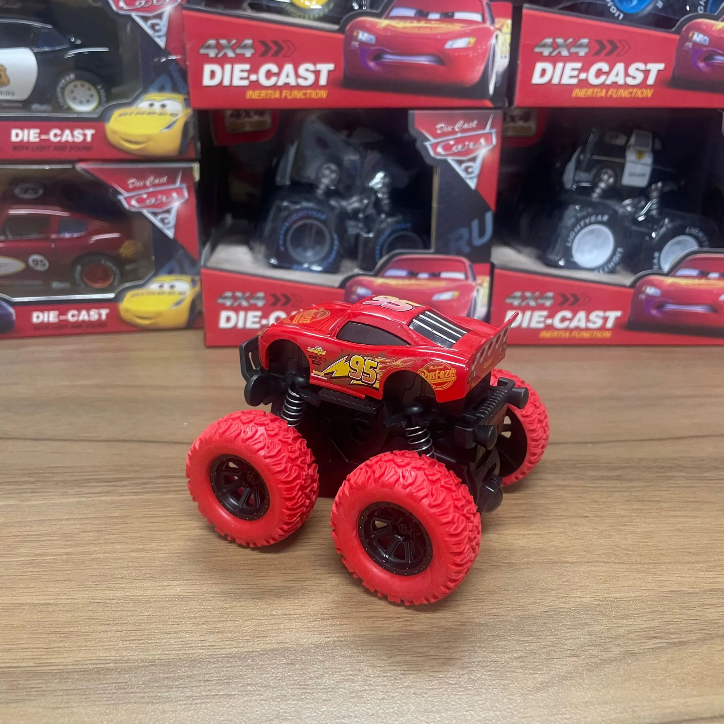 Disney Pixar Cars Set Lightning Mcqueen