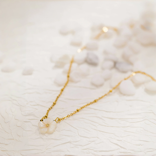 Elegant Flower Shell Necklace for Women