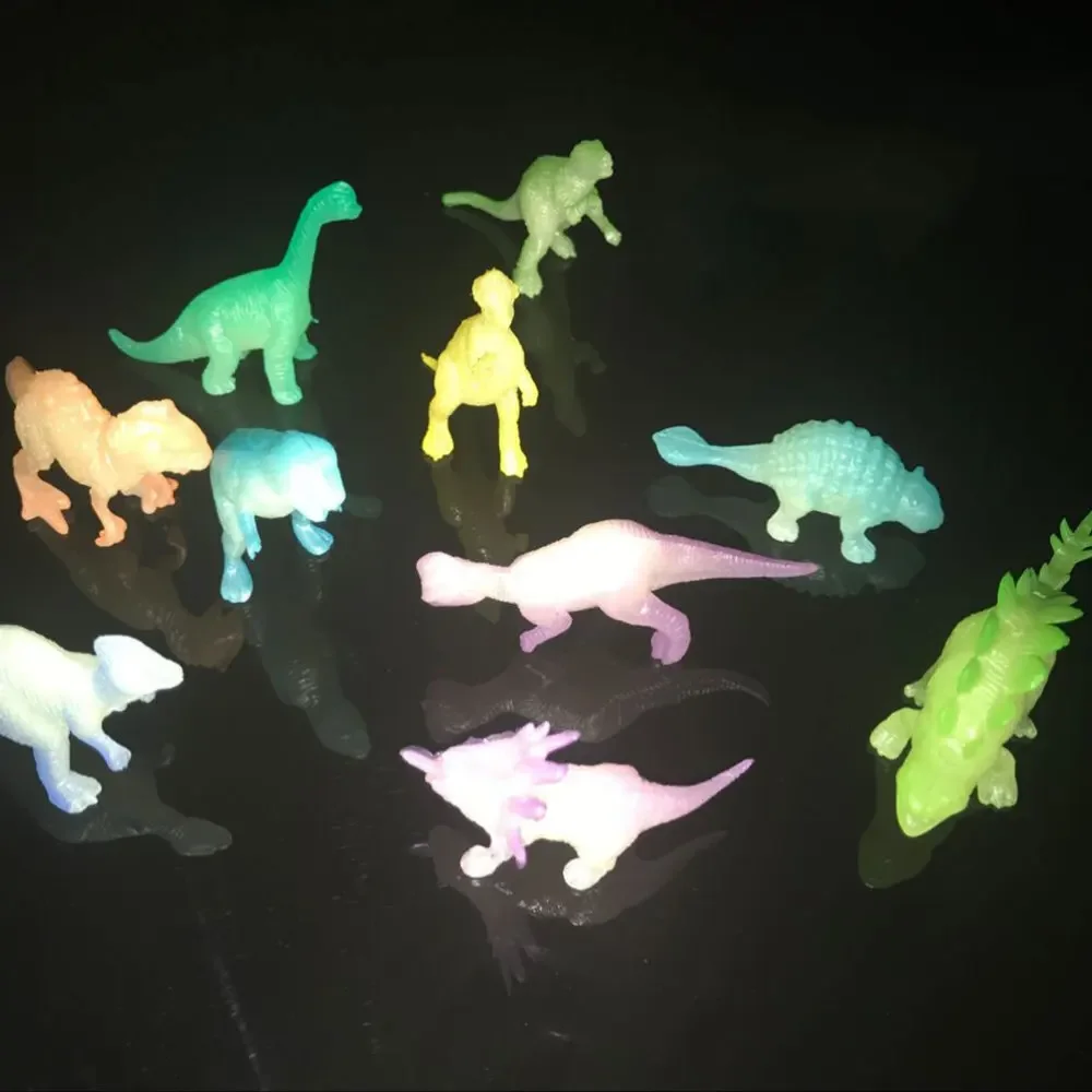 16 Pieces/bag Jurassic World Noctilucent Glow In The Dark Dinosaur Blocks