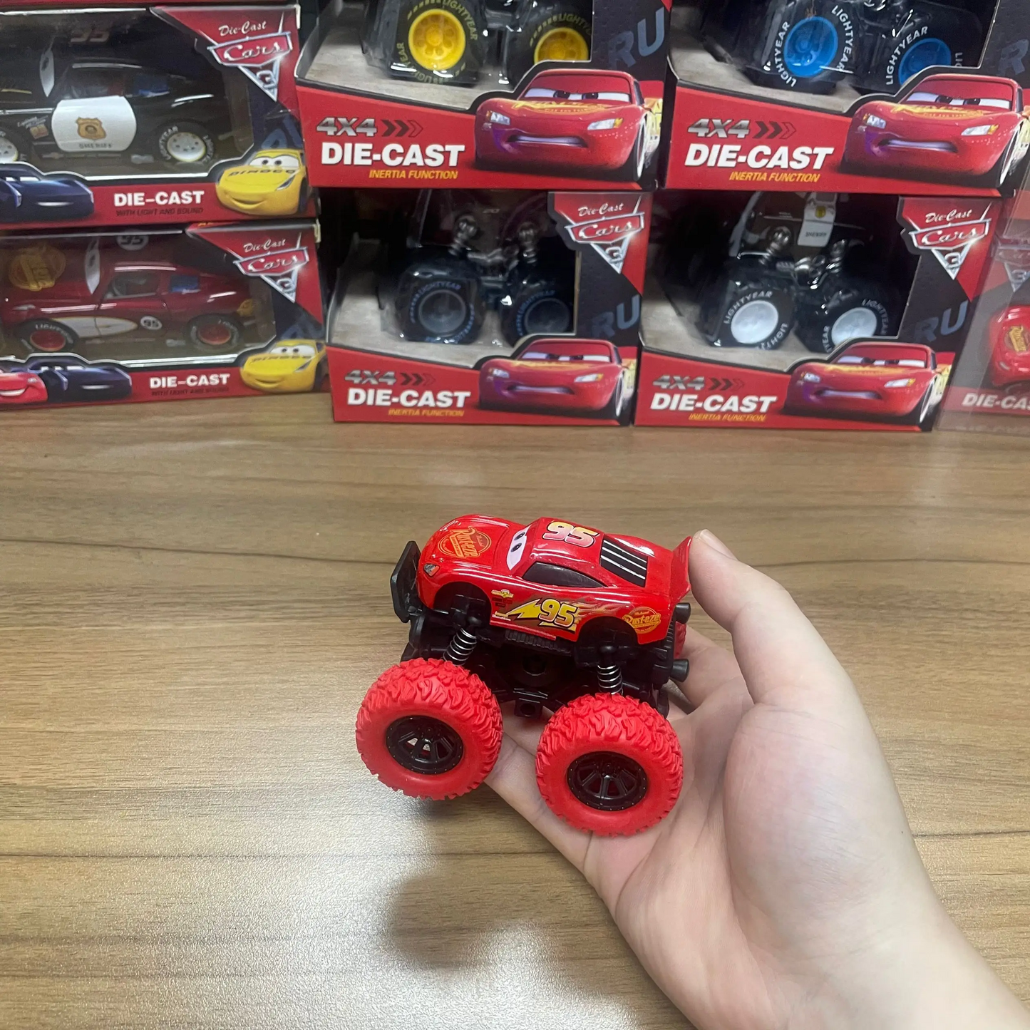 Disney Pixar Cars Set Lightning Mcqueen