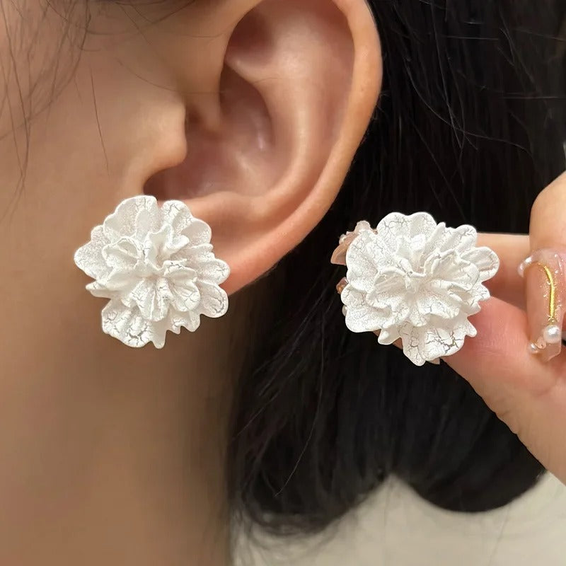 New Big White Flowers Stud Earrings for Women