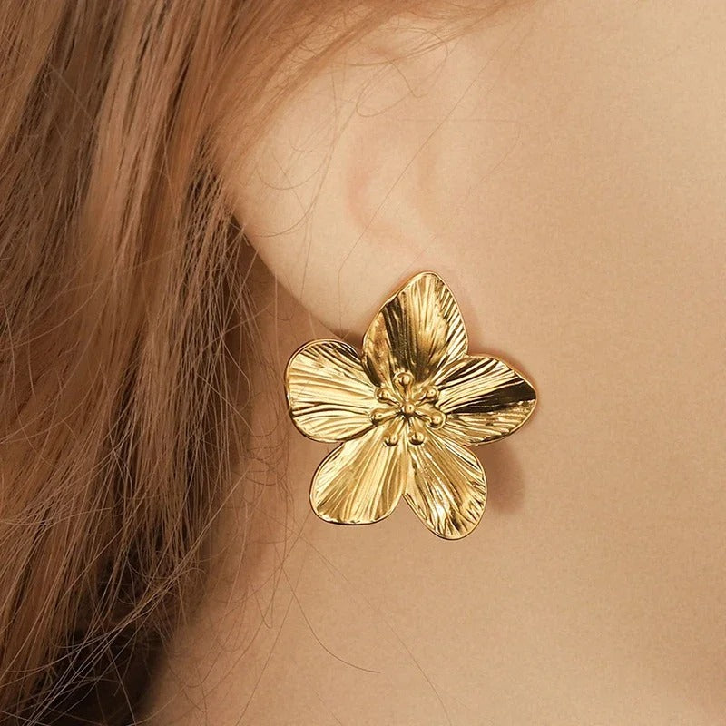 Stylish Vintage Flower Stud Earrings Premium 18k Gold Plated
