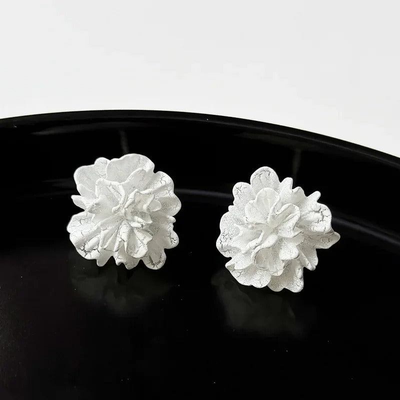 New Big White Flowers Stud Earrings for Women