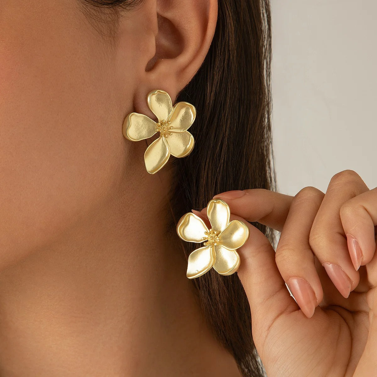 Metal Flower Stud Earrings For Women's Daily Wear Fashion Gold Color