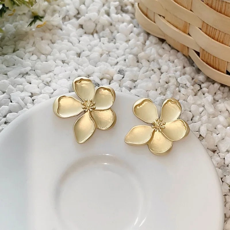 Metal Flower Stud Earrings For Women's Daily Wear Fashion Gold Color