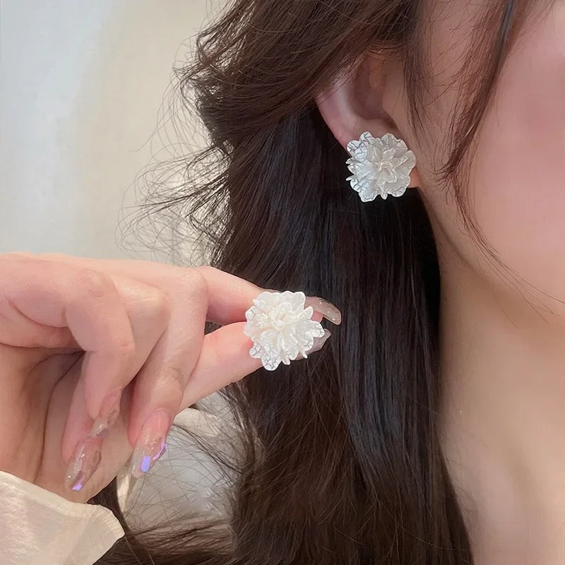 New Big White Flowers Stud Earrings for Women