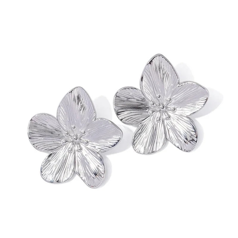 Stylish Vintage Flower Stud Earrings Premium 18k Gold Plated