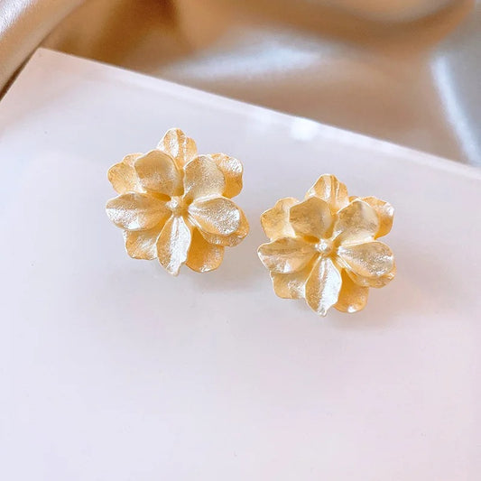 New Big White Flowers Stud Earrings for Women