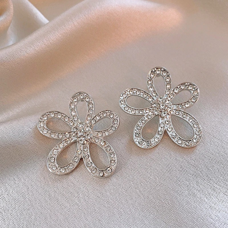 Simple Pearl Flower Earrings For Women