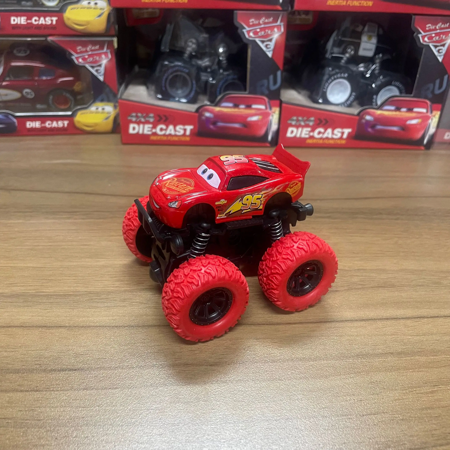 Disney Pixar Cars Set Lightning Mcqueen