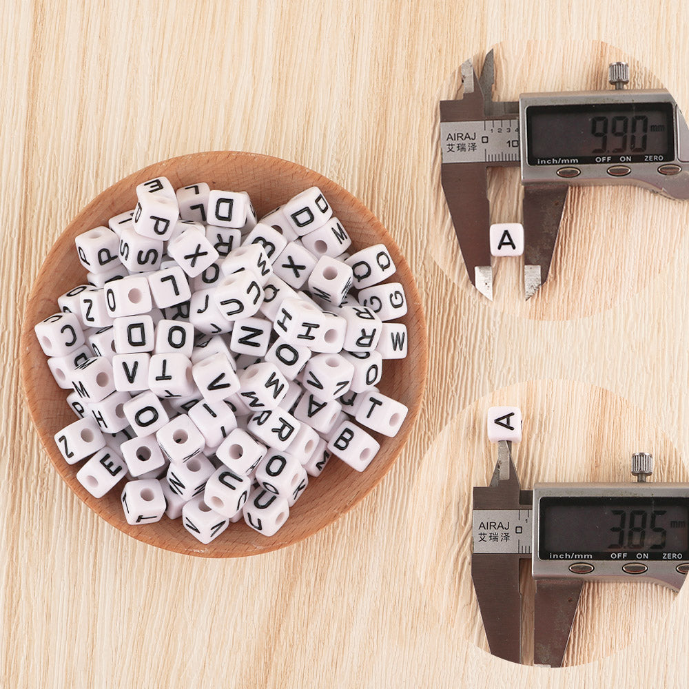 20Pcs 10*10MM Square White Letter Acrylic Beads Mix