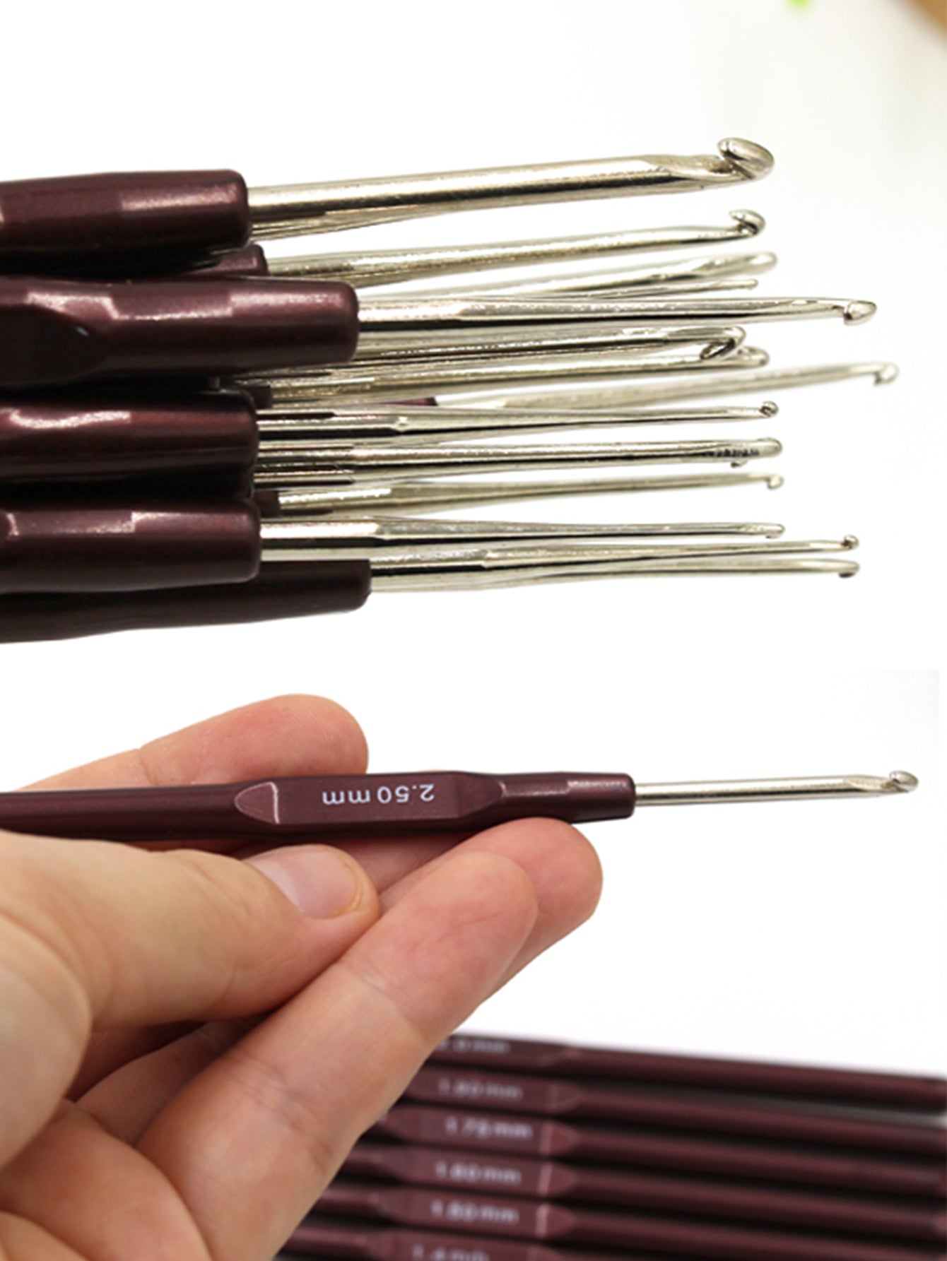 Crochet Hook Set of 16 Plastic Handle Crochet Hooks