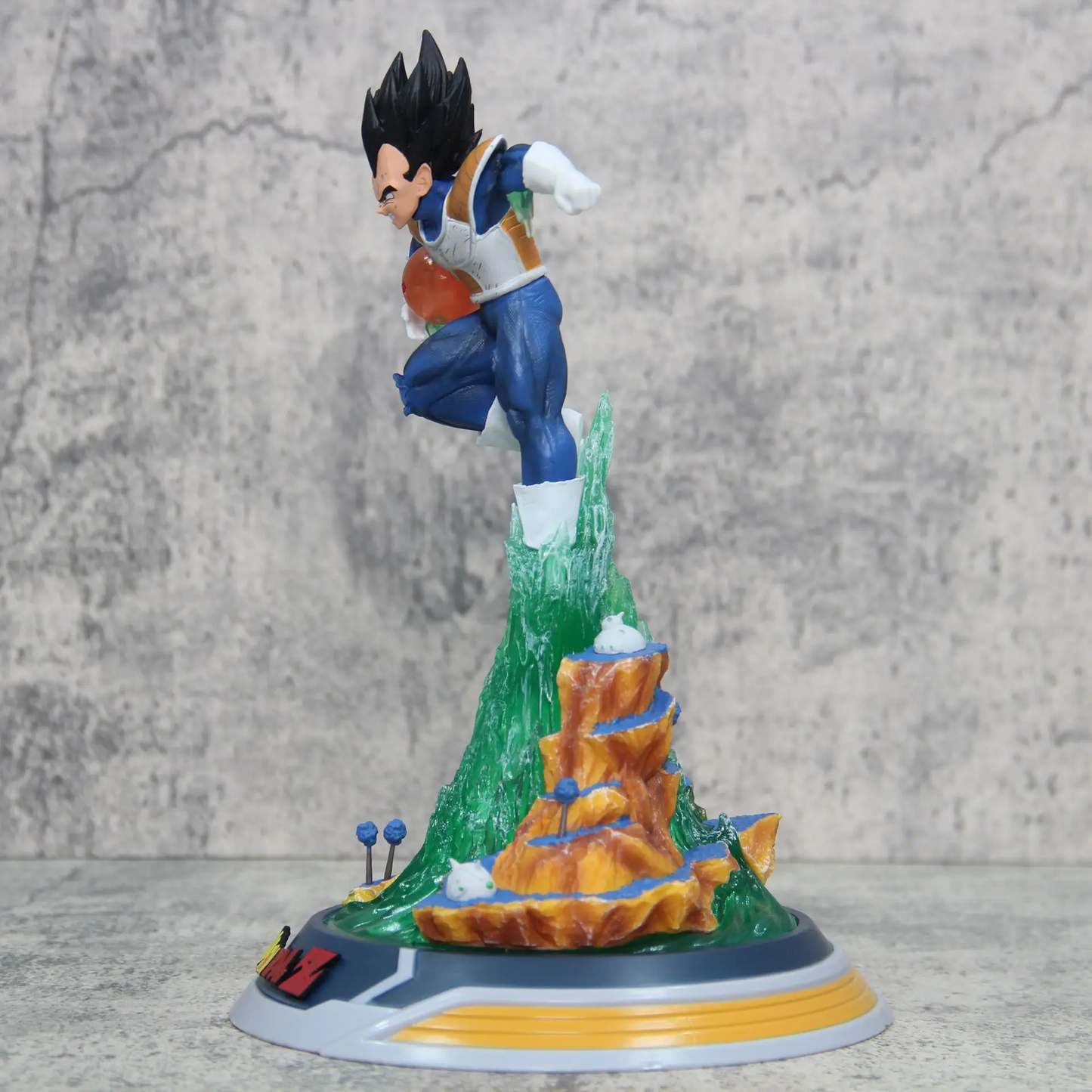 24cm Dragon Ball Vegeta Diving Battle Damage Anime Figure