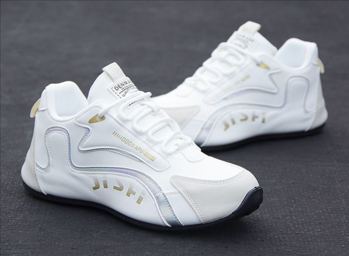 Men's shoes with waterproof and anti slip leather surface