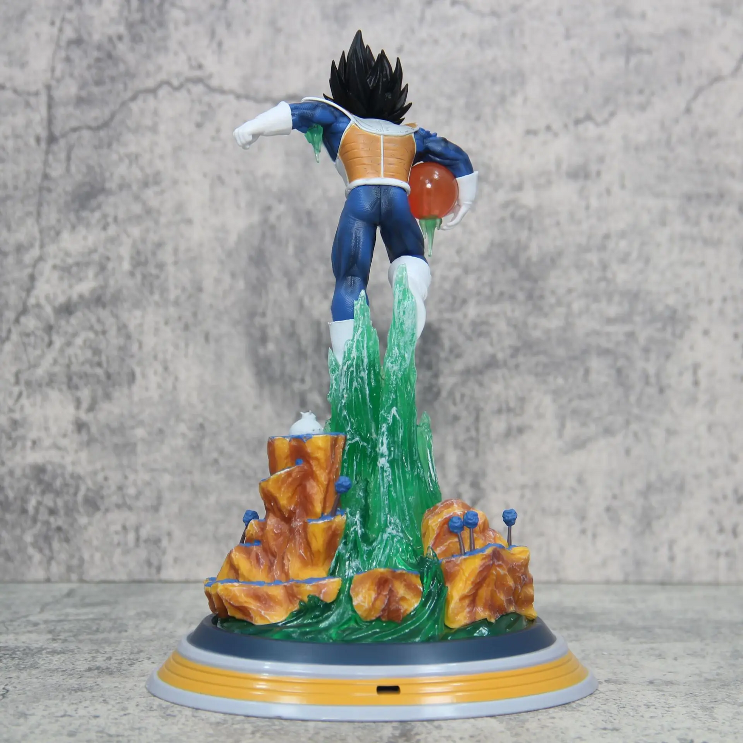 24cm Dragon Ball Vegeta Diving Battle Damage Anime Figure