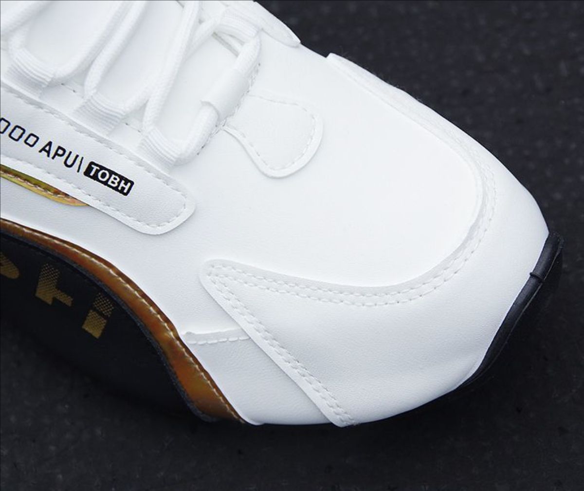 Men's shoes with waterproof and anti slip leather surface