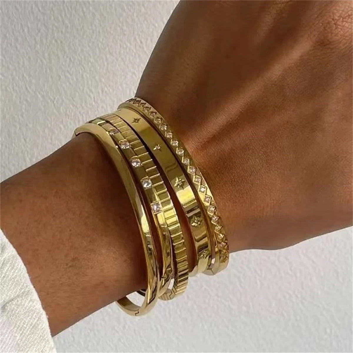 1 Pc Vintage Elegant 18K Gold Plated Stainless Steel
