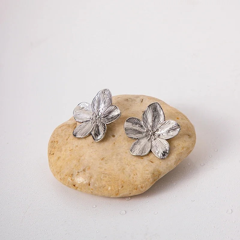 Stylish Vintage Flower Stud Earrings Premium 18k Gold Plated