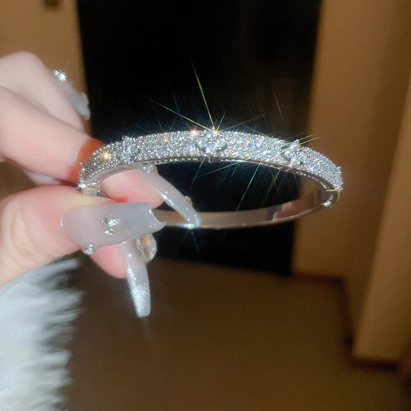 Four Leaf Flower Inlaid Shiny Zircon Bracelet for Women